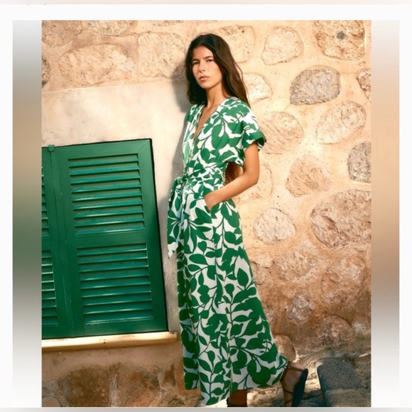 Zara Dresses & Skirts - BELTED PRINTED MIDI DRESS GREEN/WHITE . SIZE L